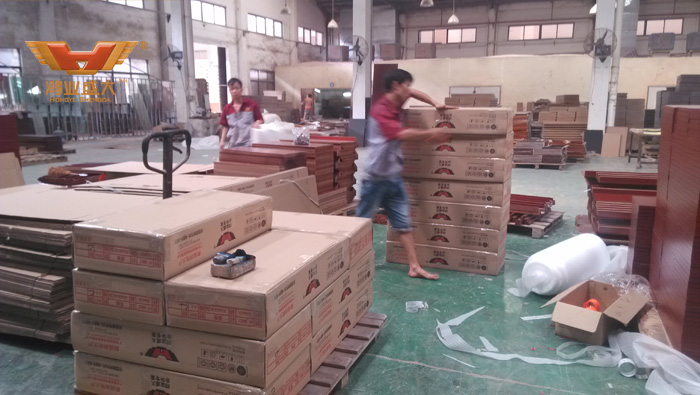    小編也在半個(gè)月前跟蹤拍攝了陜西某政府的車(chē)間包裝現(xiàn)場(chǎng)