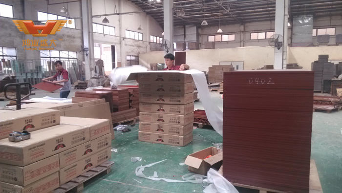    小編也在半個(gè)月前跟蹤拍攝了陜西某政府的車(chē)間包裝現(xiàn)場(chǎng)